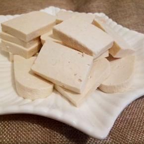 . 豆腐切块，不要太厚就可以，