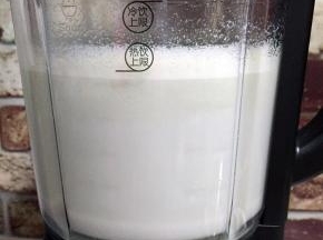 启动破壁机，按汤/糊键，