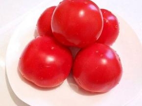 好新鲜的番茄，红扑扑的，