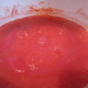 熬到粘稠状的时候，加入白醋，继续搅拌2分钟就可以了，