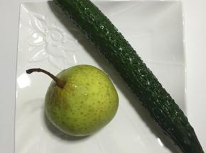 黄瓜、梨洗净