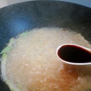 加生抽，盐，调味，爱吃辣的，也可以加点辣椒酱，