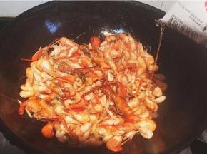 倒入料酒