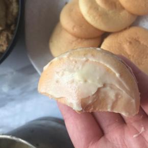 在外面抹上一层沙拉酱