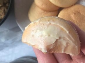 在外面抹上一层沙拉酱