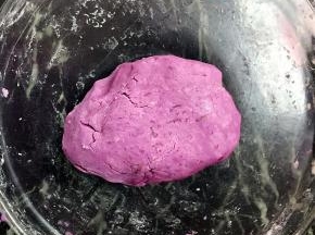 揉成不粘手的面团