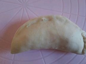 再对折，压压紧，从左往右，向里面折， 