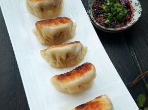 可以配点辣椒酱来吃。