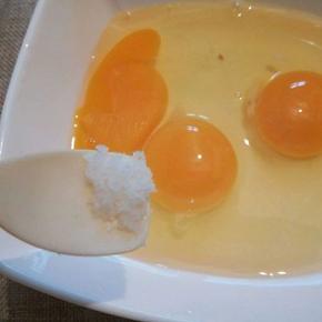 3个鸡蛋加盐，