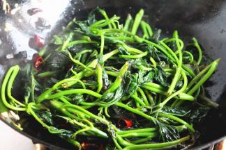 再翻炒几下就好了。