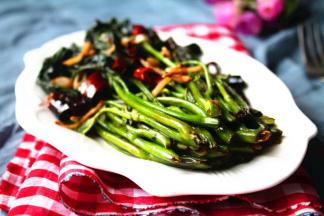 码在盘子里，好看。