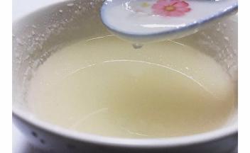 用150g清水搅拌成糊状