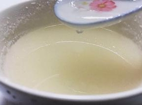 用150g清水搅拌成糊状
