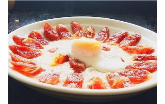 锅内倒入适量清水，冷水下锅蒸10到15分钟即可~太香啦，咸甜可口呢~