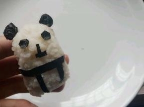 捏成熊猫造型