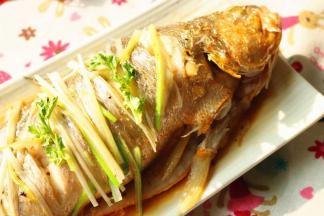 鲜嫩无比的蒸鱼。