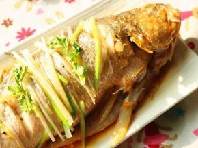 鲜嫩无比的蒸鱼。