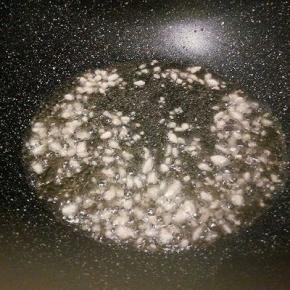 爆香蒜泥，