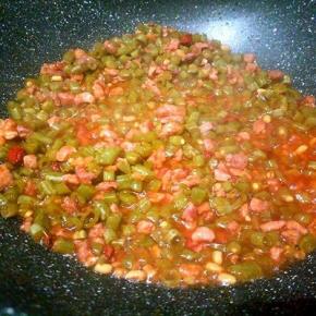 翻炒均匀，就味精少许，芝麻油少许，就可以起锅了！