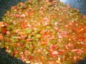 翻炒均匀，就味精少许，芝麻油少许，就可以起锅了！