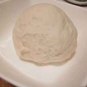 揉成团，盖保鲜膜放一边，