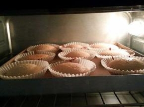 直到完全膨胀起来，表面呈现金黄色就可以出炉了（请根据实际情况调整烘烤的温度与时间，）