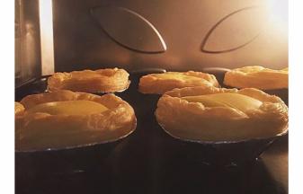 送入预热好的烤箱~上下火180度烤25分钟左右即可~