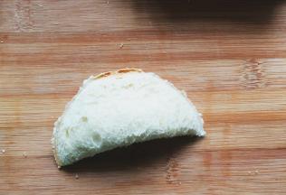 成饺子状即可，然后放入冰箱内冷冻一小时左右