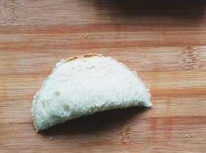 成饺子状即可，然后放入冰箱内冷冻一小时左右