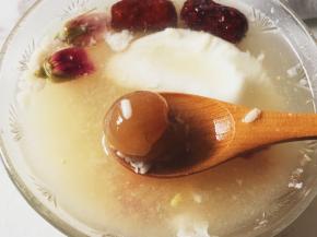 最后放入玫瑰花煮一分钟即可