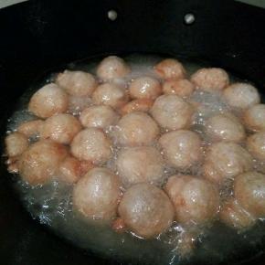 炸至两面金黄就可以出锅了，