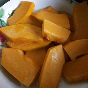 南瓜切片，蒸熟
