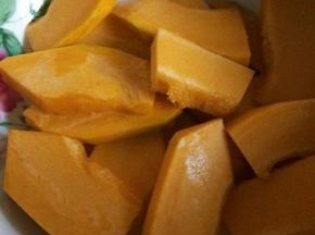 南瓜切片，蒸熟