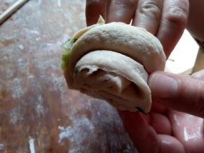 360度旋转后把口收在底下