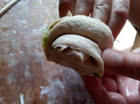360度旋转后把口收在底下