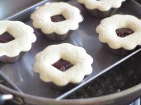 水开后，中火蒸13分。