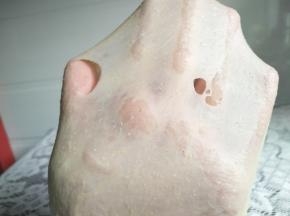 先启动一个揉面程序，能拉出厚膜，加入软化的黄油，再次启动一个揉面程序直到完全阶段