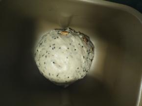 把面团滚圆，开启发酵功能