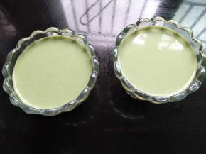 倒入杯子里，放冰箱冷藏2-3个小时，凝固就可以了