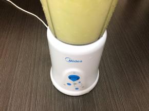 打开开关，开始工作直到看见所有的食材都搅打成汁为止