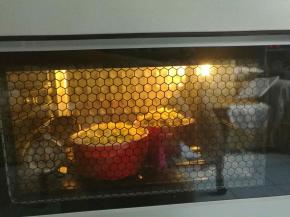 烤箱上下火190℃预热10分钟。将馒头丁放进烤箱，上下火190℃烘烤15分钟即可。