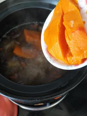 加入煮熟的南瓜