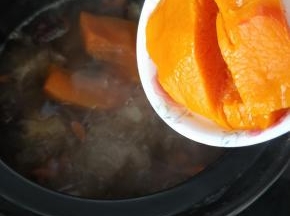 加入煮熟的南瓜