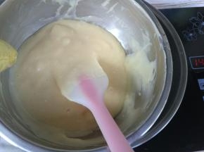 搅拌到很粘稠能够成团的状态就可以了。