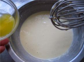 加入融化的黄油、