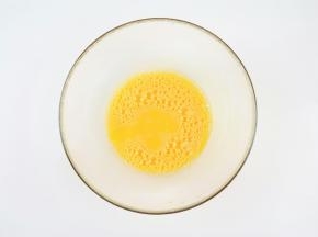打散成鸡蛋液。