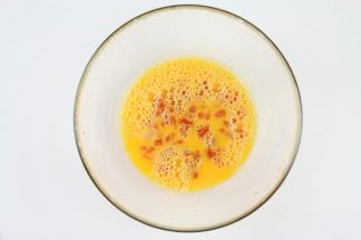 加入西红柿粒。