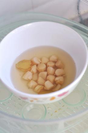 上锅蒸半小时待用。