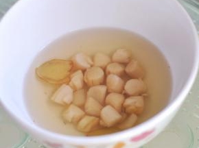 上锅蒸半小时待用。