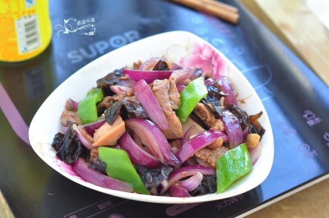 洋葱木耳炒肉